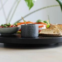 Beste Pirce 😀 COOKX Keukenaccessoires COOKX - Eiken Draaiplateau S - Houten Serveerplateau - Matzwart - 40 Cm 💯