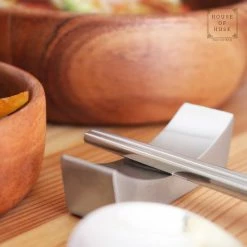 Beste Pirce 🎁 House Of Husk 1 Persoons Chopstick Lepel Set - 1 Paar Metalen Koreaanse Eetstokjes - Inclusief Eetlepel En Houder - RVS - Metaal - Eetstokjes - Koreaans - Vaatwasserbestendig - Sushi Chopsticks - Noodles - Zilver 🧨 -T-fal winkle 550x550 292